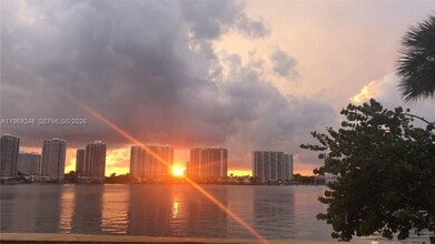 17878 N Bay Rd in Sunny Isles Beach, FL - Building Photo - Building Photo