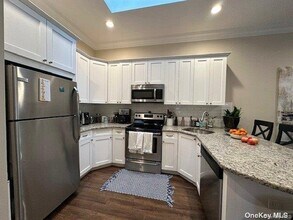 50 Stewart Ave in Huntington, NY - Building Photo - Building Photo