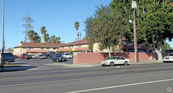 8661 Wilbur Ave in Los Angeles, CA - Building Photo