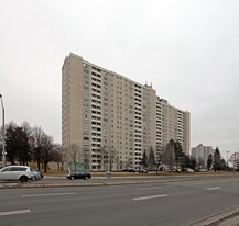 5 Parkway Forest Drive in Toronto, ON - Building Photo