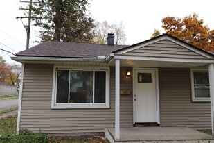 2022 E Saratoga St in Ferndale, MI - Building Photo