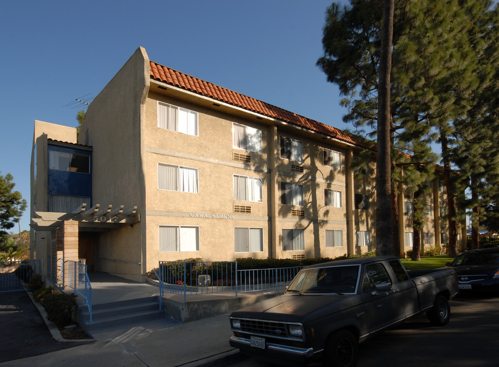 Casa Serena Apartments in Los Angeles, CA - Foto de edificio