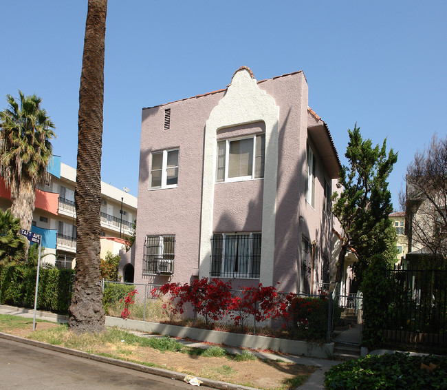 5711 Carlton Way in Los Angeles, CA - Foto de edificio - Building Photo