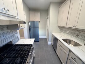 32 Park Vale Ave, Unit 8 in Boston, MA - Building Photo