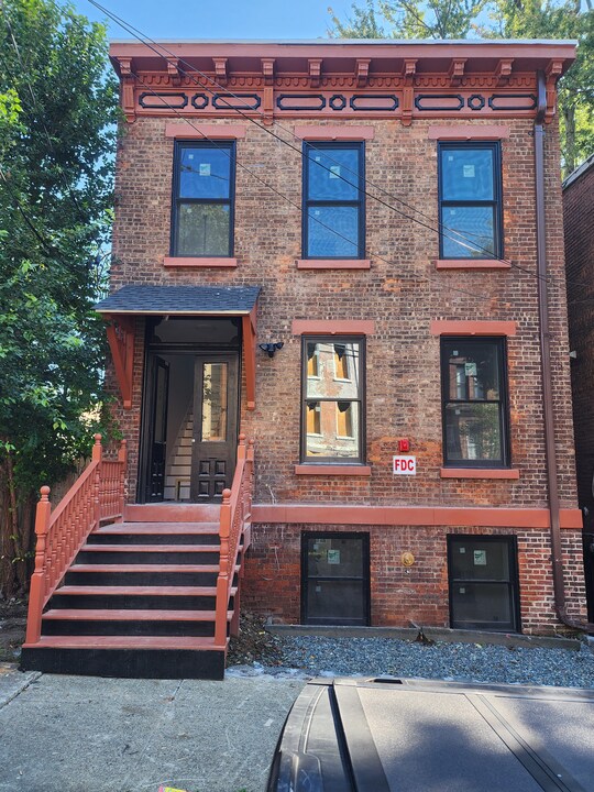 40 S Miller St in Newburgh, NY - Building Photo
