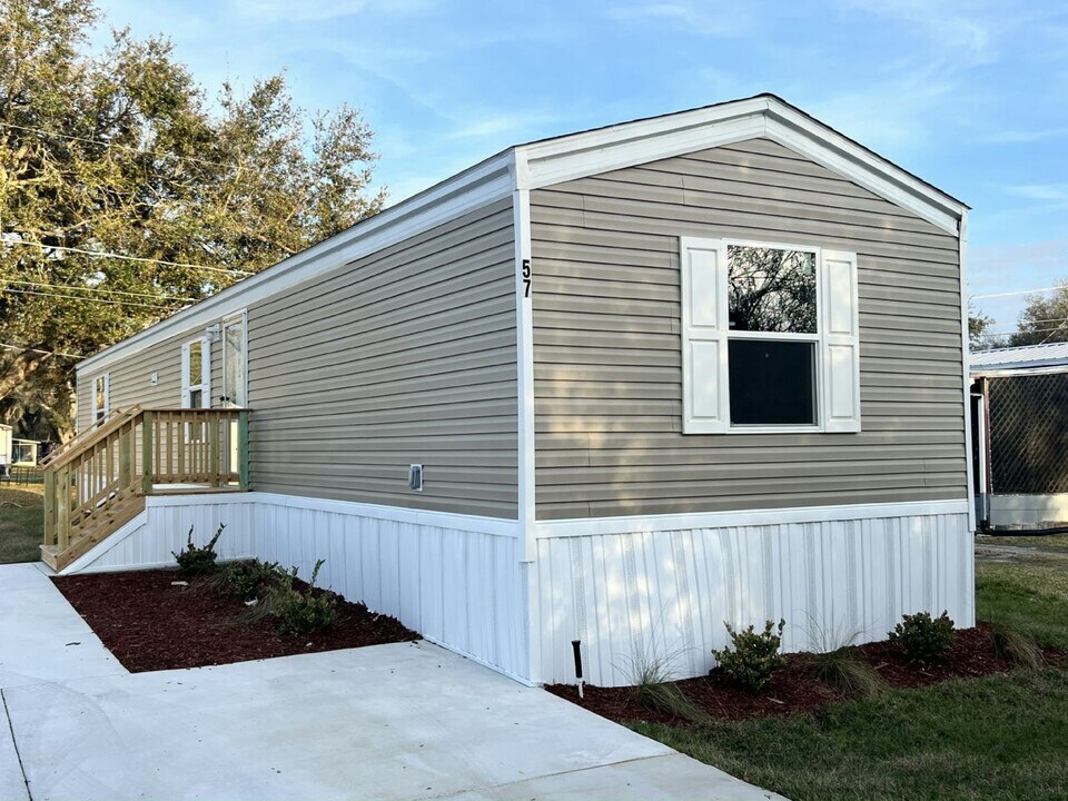 57 Tower Manor Cir W in Auburndale, FL - Building Photo