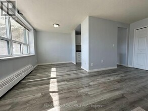 363-363 Lakeshore Rd E in Mississauga, ON - Building Photo - Building Photo