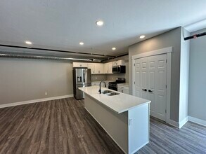 780 Columbia Ave, Unit colombia unit 120 in Holland, MI - Building Photo - Building Photo