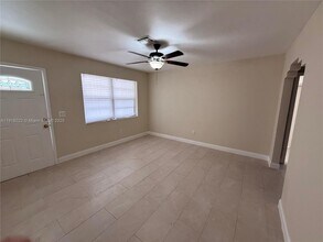 2823 NW 97th St in Miami, FL - Building Photo - Building Photo