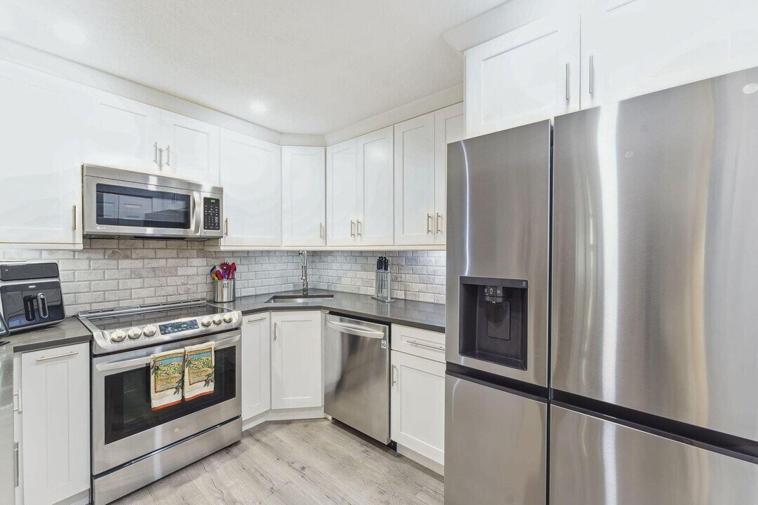 4689 Sable Pine Cir in West Palm Beach, FL - Building Photo