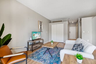 225 Portland Ave in Minneapolis, MN - Building Photo - Building Photo