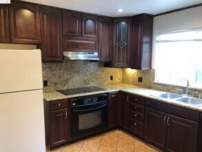 2174 Sugartree Dr in Pittsburg, CA - Building Photo - Building Photo