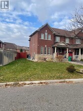 29 Burnstown Cir in Brampton, ON - Building Photo - Building Photo