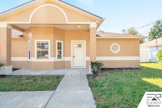 66 Rockefeller Dr in Palm Coast, FL - Building Photo - Building Photo