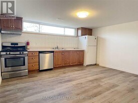 36 Victor Blvd in Hamilton, ON - Building Photo