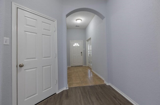 16531 Berkshire Forest Dr in Houston, TX - Building Photo - Building Photo