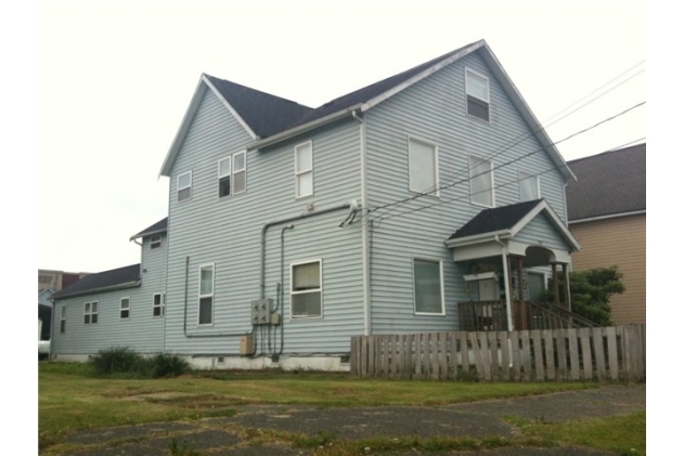 307 N E St in Aberdeen, WA - Building Photo