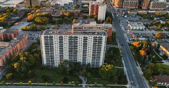 3000 Dufferin St in Toronto, ON - Building Photo