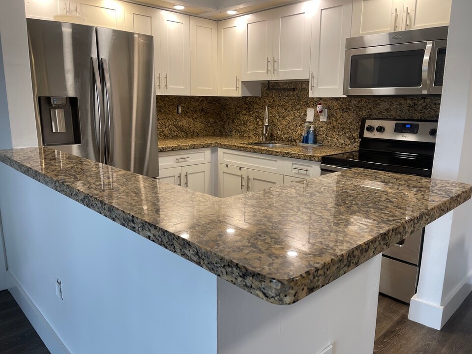 19055 NW 62nd Ave, Unit 104 countryside village in Hialeah, FL - Building Photo