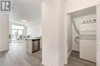 450 Dundas St E in Waterdown, ON - Building Photo - Building Photo