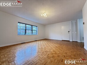 137 Lake Shore Rd, Unit 2 in Boston, MA - Foto de edificio - Building Photo