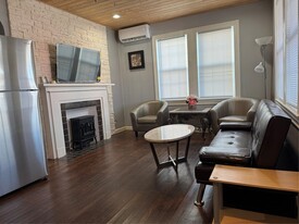 915 8th St, Unit 2 in Galveston, TX - Building Photo