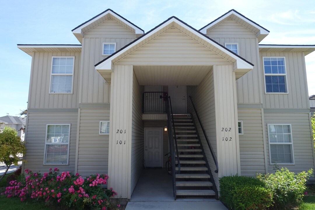 11811 Clover Field Ln in Boise, ID - Building Photo