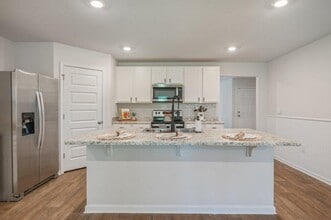 3060 Brandon Dunes Ln in Laurel Hill, FL - Building Photo - Building Photo