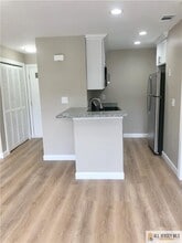 377 Carhart Ct in East Brunswick, NJ - Building Photo - Building Photo