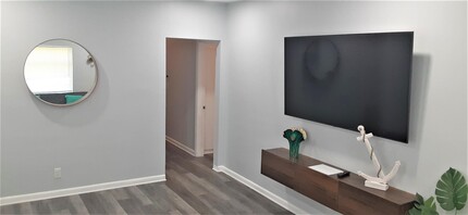 1102 Sunset Rd in West Palm Beach, FL - Foto de edificio - Building Photo