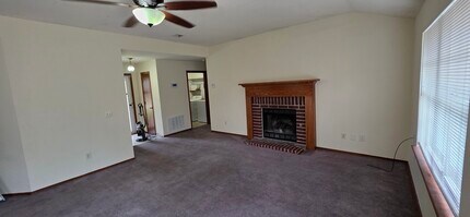 10836 Ashton Ter in Midwest City, OK - Foto de edificio - Building Photo