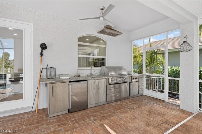 property at 5541 Harborage Dr