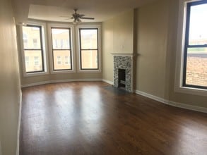 2445 W Harrison St, Unit 3 in Chicago, IL - Building Photo - Building Photo
