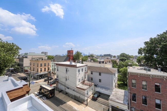 157 Sherman Ave in Jersey City, NJ - Building Photo - Building Photo