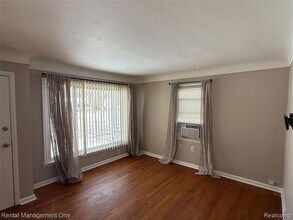 12050 Cavell St in Livonia, MI - Building Photo - Building Photo