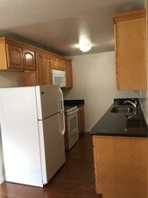 9445 Avondale Rd NE in Redmond, WA - Building Photo - Building Photo