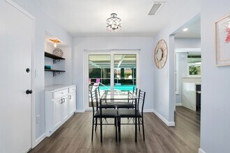 4502 Parrot Ave in Naples, FL - Foto de edificio - Building Photo