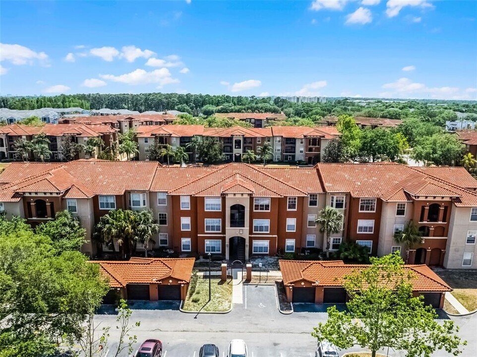 5530 Metrowest Blvd in Orlando, FL - Building Photo