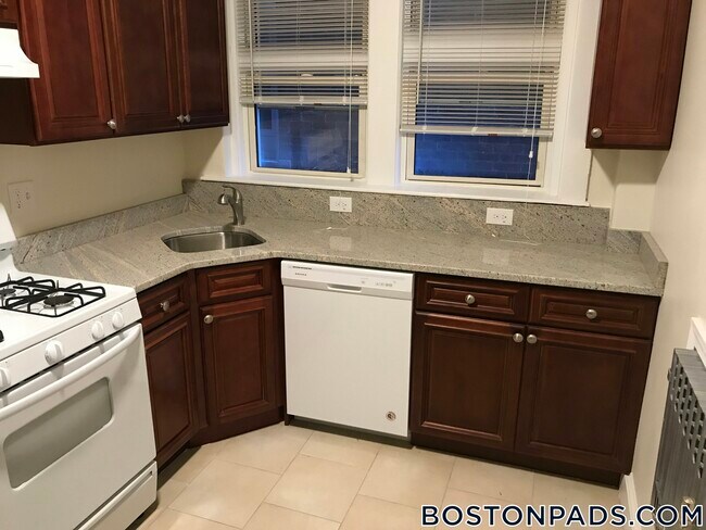 163 Summer St in Somerville, MA - Building Photo - Building Photo