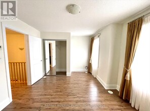 5-TH5 Oakburn Crescent in Toronto, ON - Building Photo - Building Photo