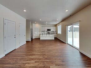 322 N Gibbons Ln in Saratoga Springs, UT - Foto de edificio - Building Photo