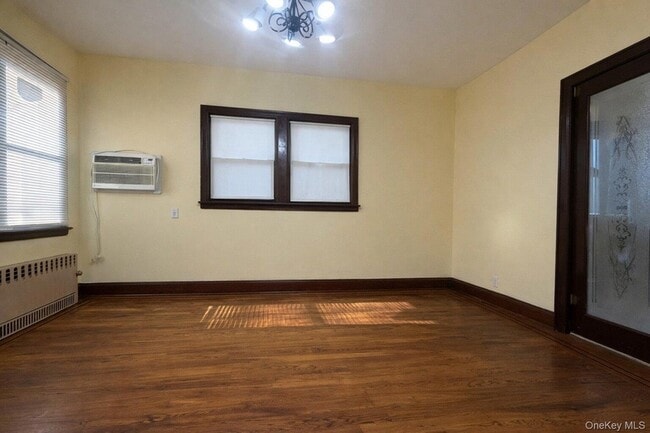 47-05 Utopia Pkwy in Queens, NY - Building Photo - Building Photo