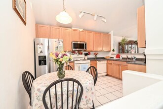 714 S Rosehall Ln in Round Lake, IL - Building Photo - Building Photo