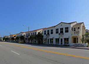 Villas On Antique Row in West Palm Beach, FL - Building Photo - Building Photo