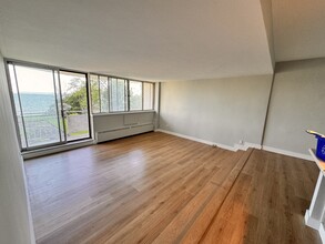 Lakeshore Towers in Burlington, ON - Building Photo - Floor Plan