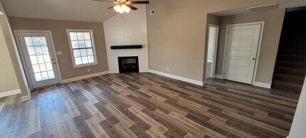 1098 Whitney Dr in Clarksville, TN - Building Photo - Building Photo