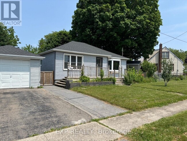 property at 5648 Royal Manor Dr