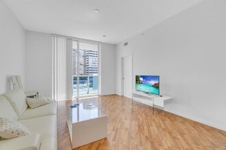 1945 S Ocean Dr, Unit 502 in Hallandale Beach, FL - Foto de edificio - Building Photo