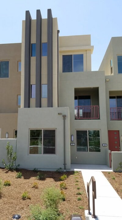 130 Cadence in Irvine, CA - Building Photo