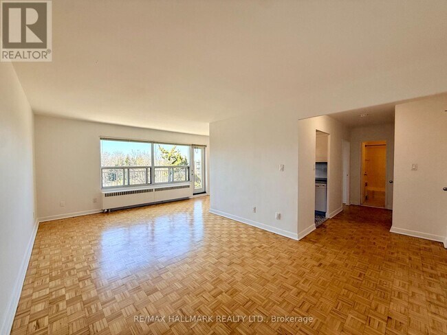 28 Upper Canada Dr in Toronto, ON - Building Photo - Building Photo